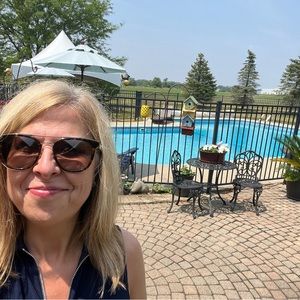 Meet your Posher, Suzanne